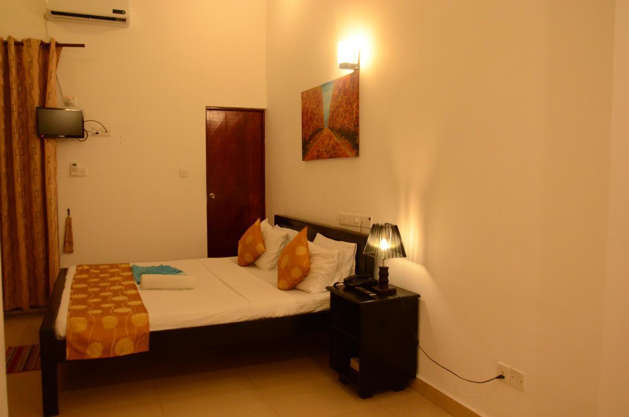 Beverly Hills Hotel Dehiwala-Mount Lavinia Kültér fotó