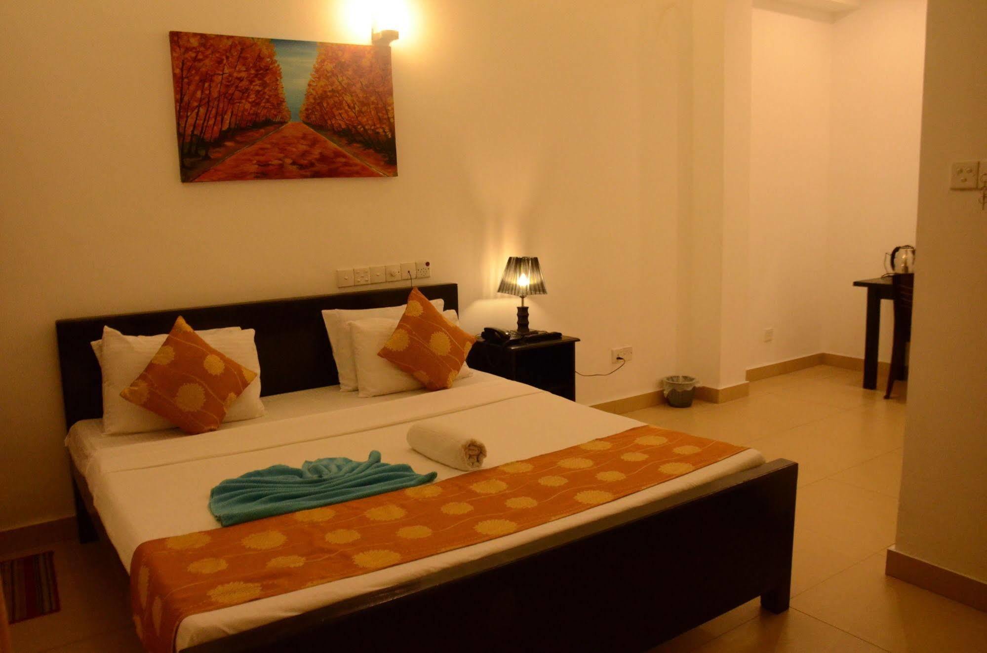 Beverly Hills Hotel Dehiwala-Mount Lavinia Kültér fotó