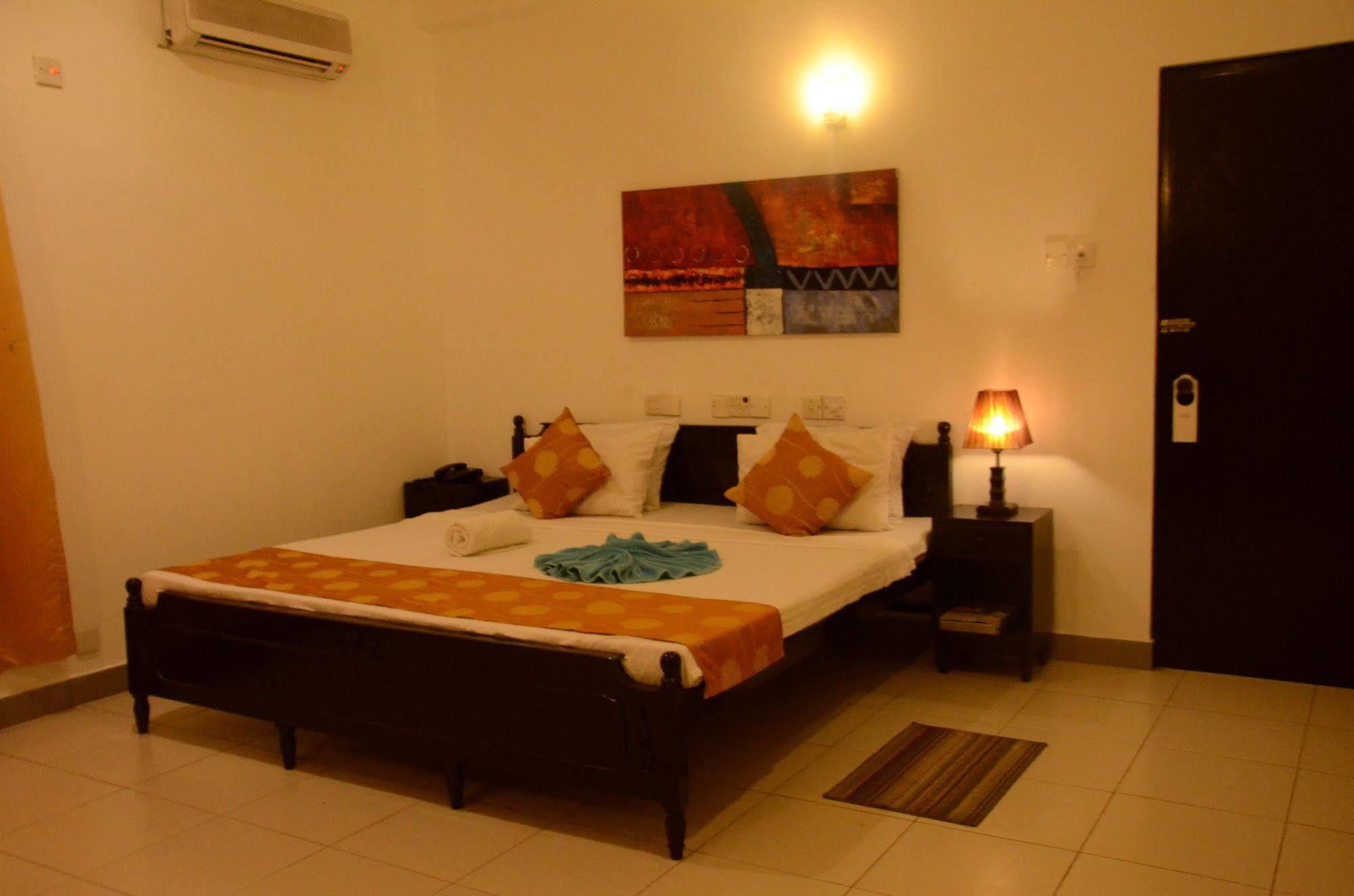 Beverly Hills Hotel Dehiwala-Mount Lavinia Kültér fotó